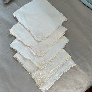 Antique Linen Scallop Edge Embroidered Napkins